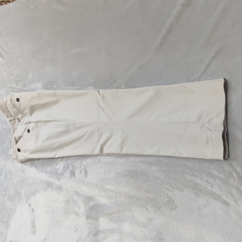 Columbia 0209 AL 8539 Omni-Shield Straight Leg Khaki pants - Women's size 10